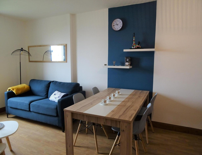 Dining, Studio in Plougasnou With Sea View and Beaches, Finistère