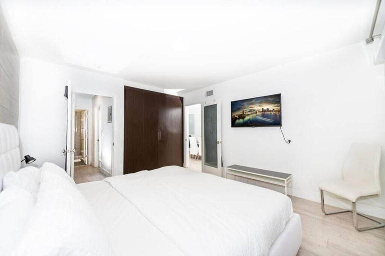 Room 3, Modern Apartments near Lincoln Rd, Miami-Dade