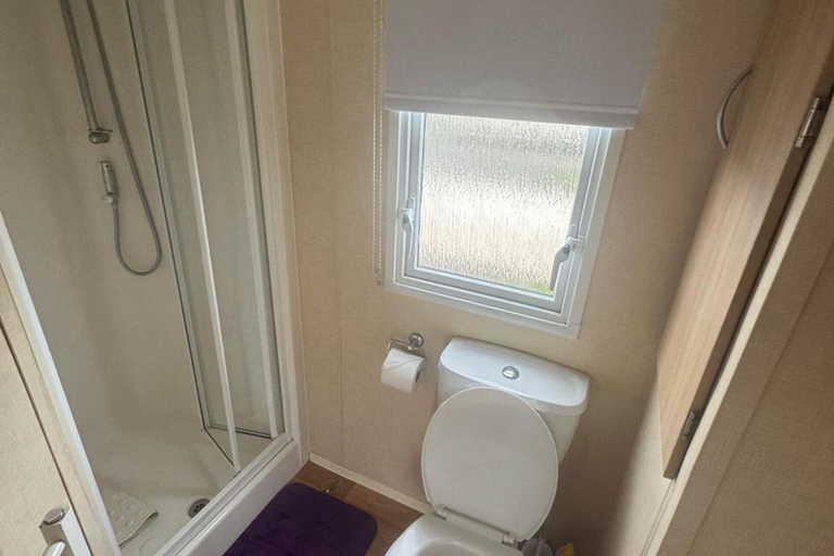 Bathroom 3, 3 Bed Caravan - Sleeps 8 - Pets - Parking, Conwy