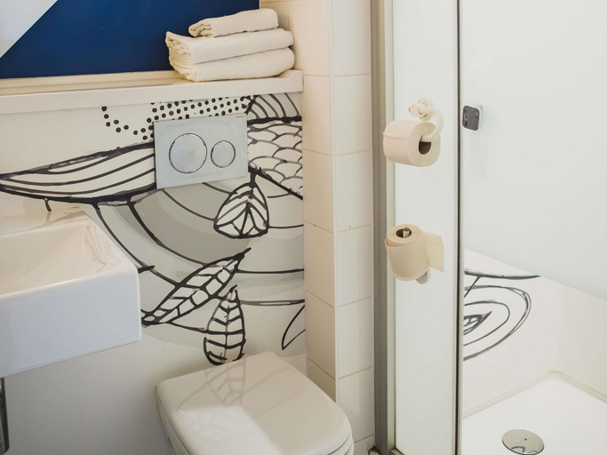 Bathroom 5, Ibis Budget Dijon ST Apollinaire, Côte-d'Or