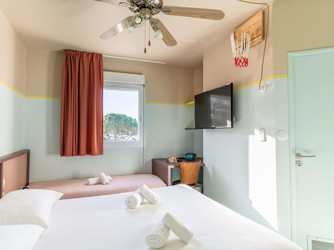 Bedroom 3, ibis Styles Pont du Gard Route d'Avignon, Gard