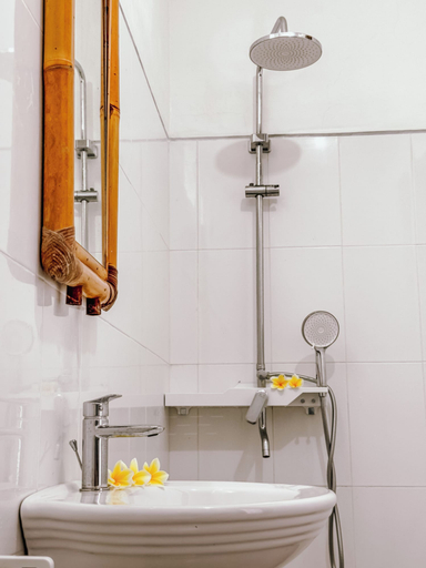 Bathroom 5, Narafa's Guest House, Karangasem