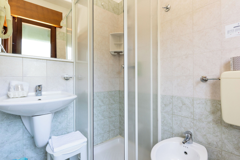 Bathroom 4, Hotel Regina, Venezia