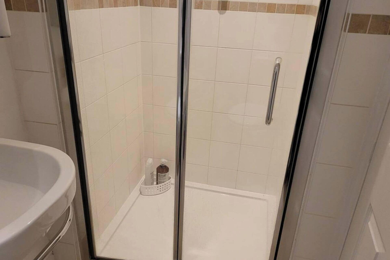 Others 4, Apartment - Sleeps 2 - Parking - Wi-fi, Reading