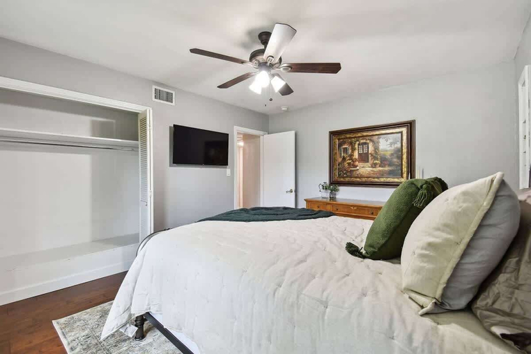 Bedroom 3, Spacious 4 Bedroom Entire Home, Tampa, Fire Pit, Hillsborough