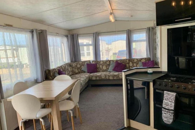Others 3, Lodge - Sleeps 6 - Patio - Parking - Beach Close, Lincolnshire