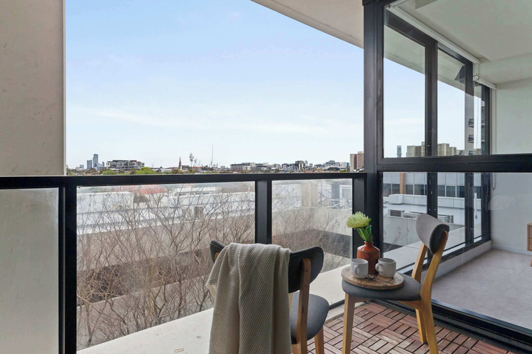 Interior 4, Comfy 2BR Escape Beside the Yarra River, Melbourne