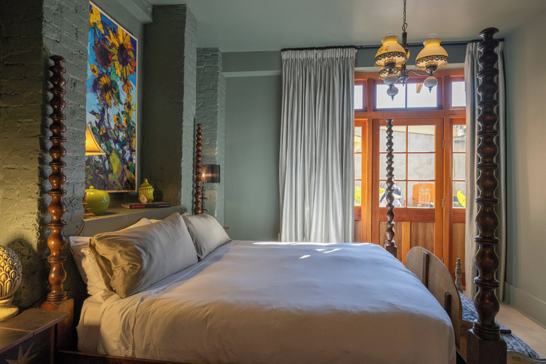 Room 3, Hotel Pompadour, Orleans