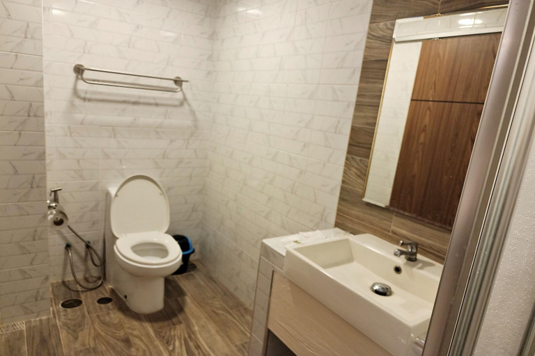 Bathroom 4, Kim Hotel At Bangplong, Muang Samut Prakan