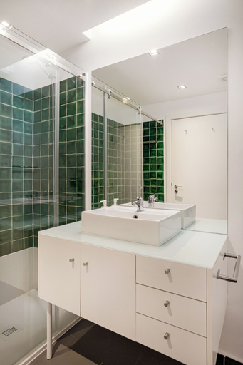 Bathroom 5, Lisbon Prime Apartment, Lisbon