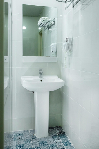 Bathroom 4, Central Budget GH, Baku