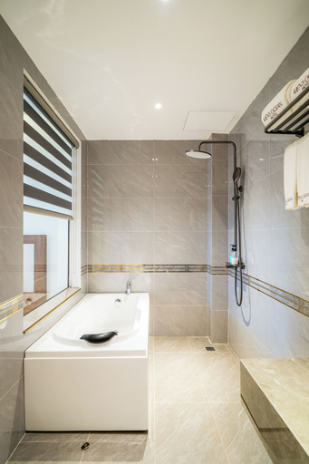 Bathroom 3, Kien Ocean Hotel, Da Nang