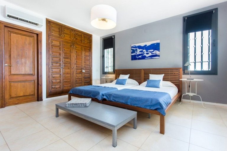 Room 4, Th06 Villa in Miami Platja 6 Bedrooms, Tarragona
