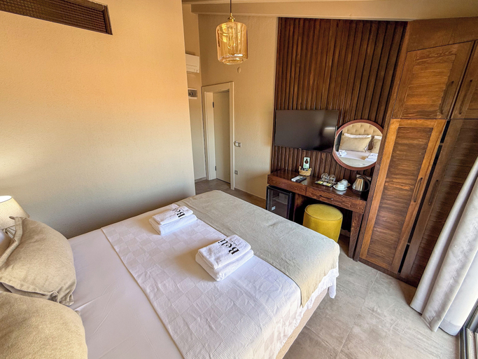 Room 3, Beli Köy İçi, Çeşme