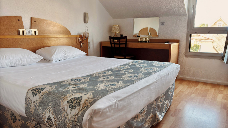 Bedroom 4, Kyriad Direct Arpajon, Essonne