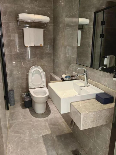 Bathroom 4, Jinglai Hotel Shanghai Bund Branch, Shanghai