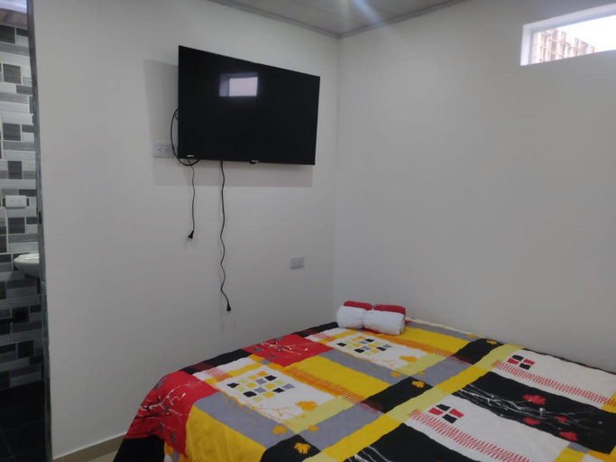 Others 5, A habitacion con bano privado, Santafé de Bogotá