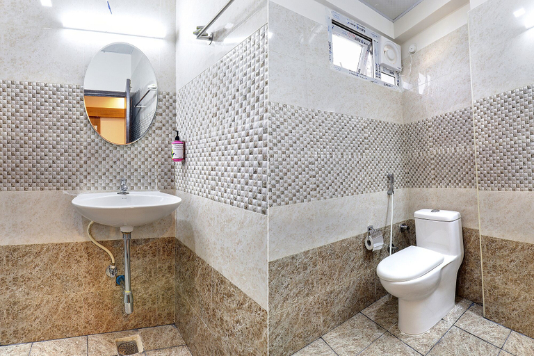 Bathroom 3, FabHotel Rotano Grand Marathahalli, Bangalore