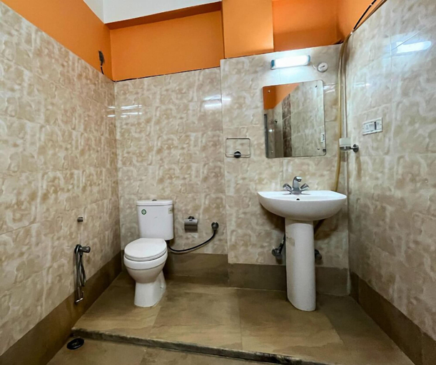 Bathroom 3, Hotel Meghnath Palace, Jalpaiguri