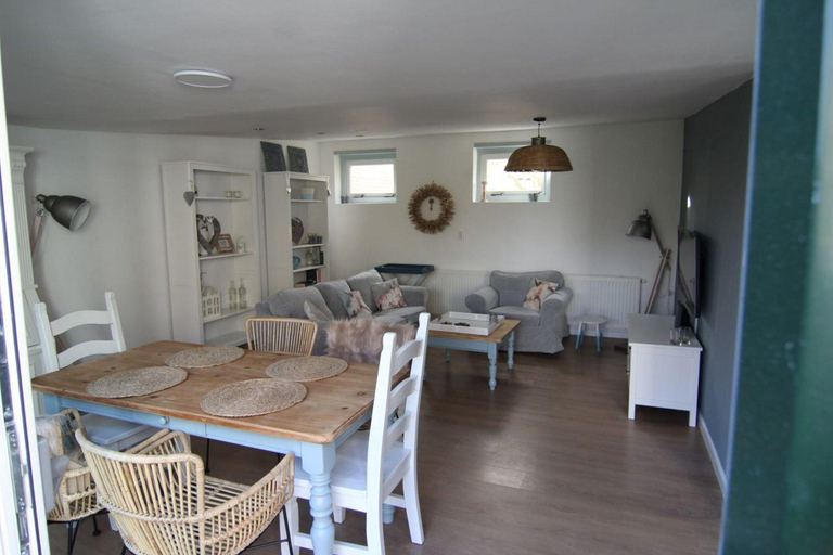 Dining 4, Furnished Bungalow Near Beach, Zijpe
