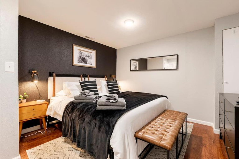 Others 2, Adorable 2-Bedroom Modern Basement, Denver