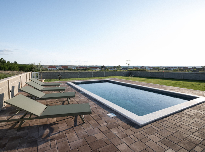 Sport & Beauty 5, House Rose With Garden and Pool, Ražanac