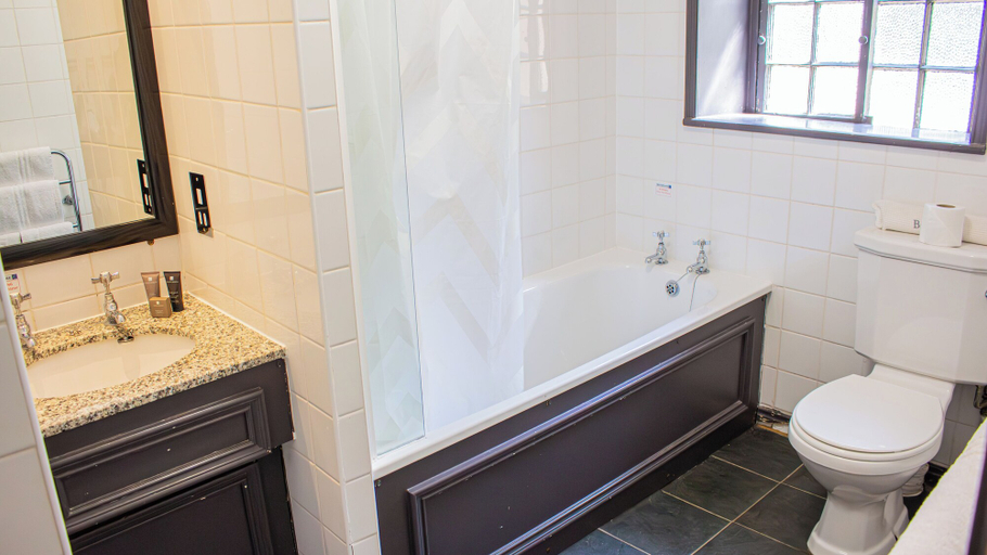 Bathroom 4, Manor House Hotel, Durham