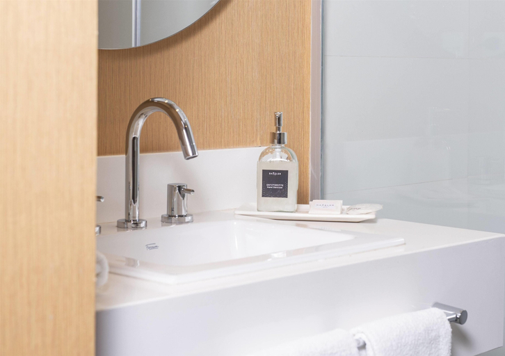 Bathroom 5, Dazzler By Wyndham Salta, Capital
