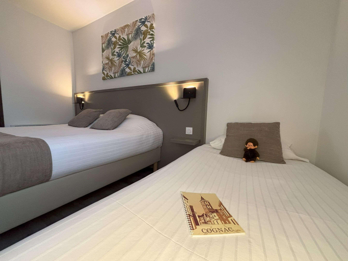 Bedroom 3, Hotel Le Valois, Cognac, Charente