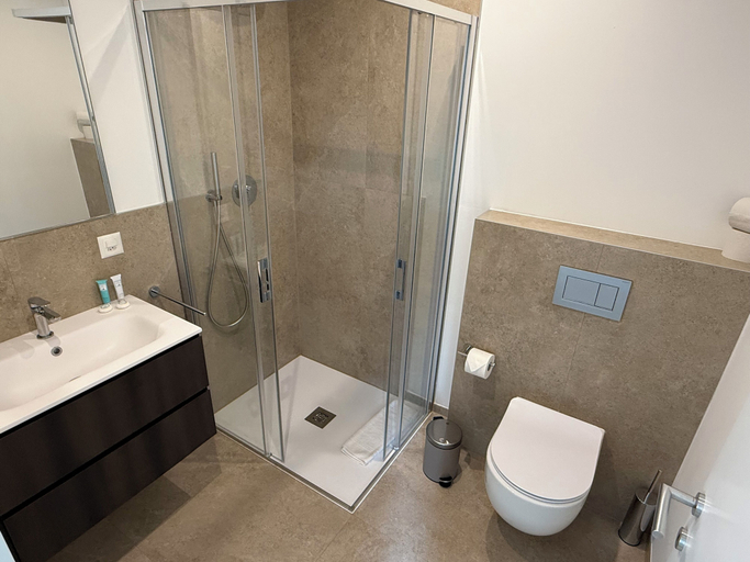 Bathroom 4, Schloss Locarno, Locarno