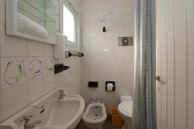 Bathroom 4, Surprise Turismo, Bariloche