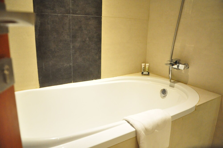 Bathroom 2, Mercure Banjarmasin, Banjarmasin