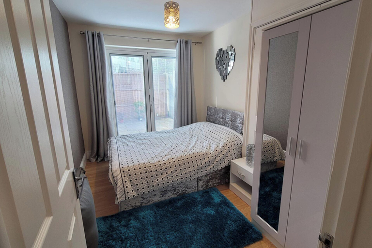 Others 5, Apartment - Sleeps 2 - Parking - Wi-fi, Reading