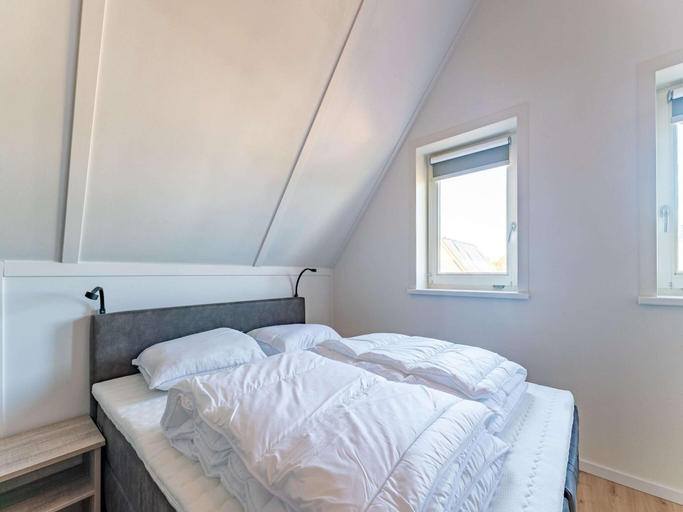 Room 2, Beautiful Holiday Home in Scherpenisse With Charming Terrace, Tholen