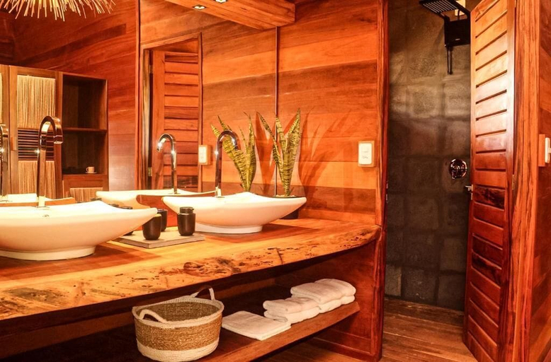 Bathroom 4, Kabana Hotel, Cruz