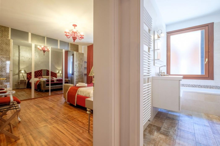 Others 4, Casa Verona, Venezia