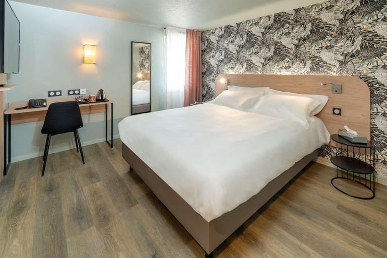 Bedroom 3, Sure Hotel by Best Western Rochefort-sur-Mer, Charente-Maritime