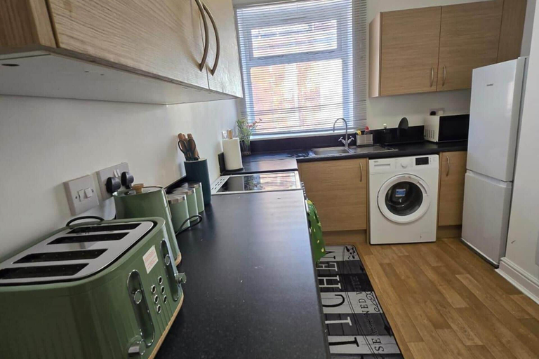 Private kitchen 2, 1 Bed - Sleeps 4 - City Centre, Wolverhampton