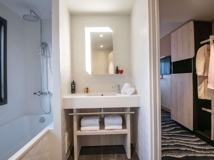 Bathroom 4, ibis Styles Porto-Vecchio, Corse-du-Sud
