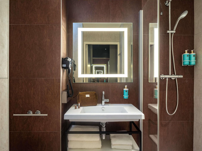 Bathroom 4, Novotel Paris Val de Fontenay, Val-de-Marne