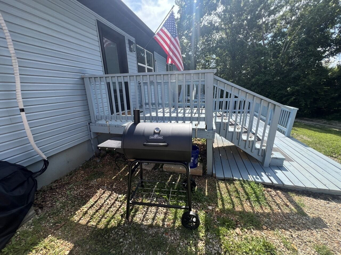 BBQ/picnic area, Bluebird Liberty Cottage, Pulaski