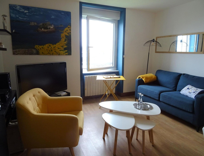 Living room 4, Studio in Plougasnou With Sea View and Beaches, Finistère