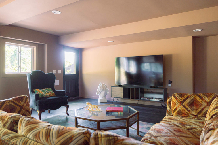 Room 2, Catskill Estate w Epic Views hot tub, Ulster