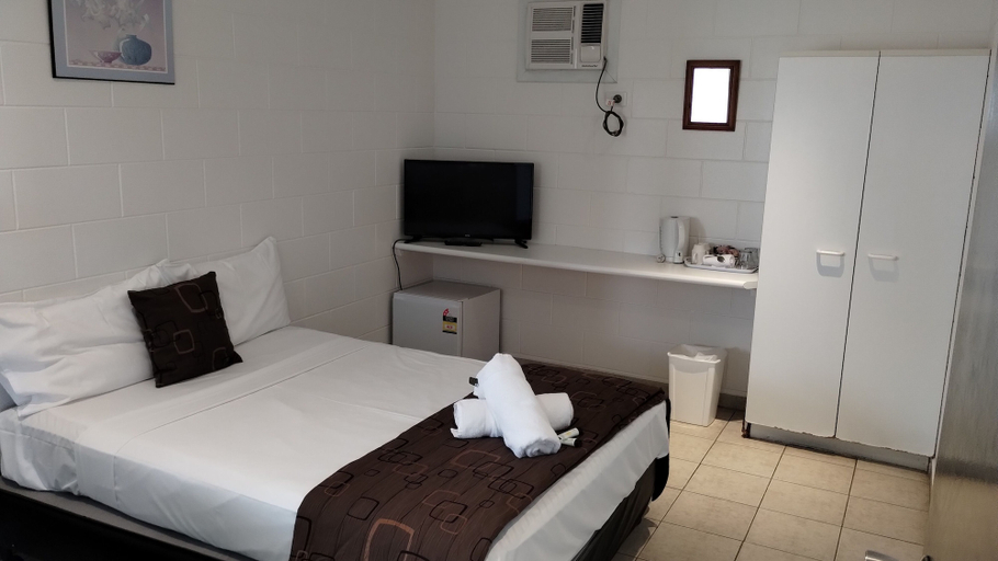 Bedroom 2, Tully Motel, Cardwell