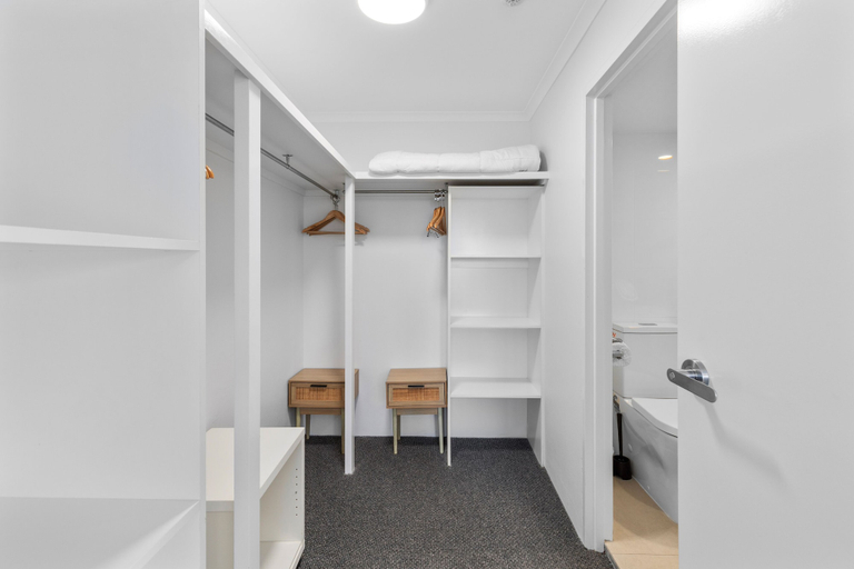 Wardrobe, Viscount on the Beach, Gold Coast