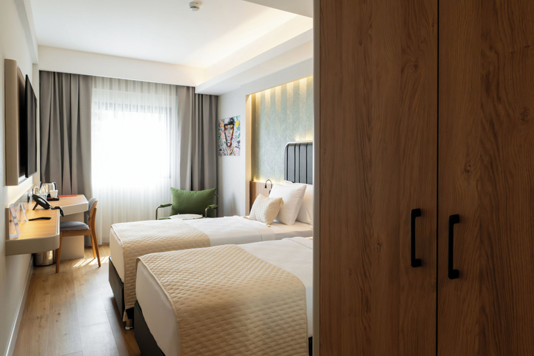 Bedroom 2, ALVES HOTEL, Konak