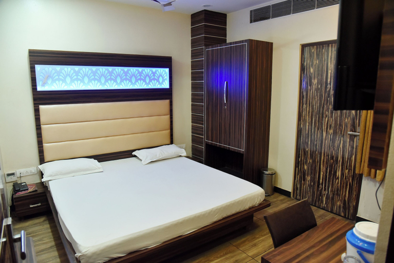 Bedroom 5, HOTEL MIDTOWN AND RESTAURANT, Jhunjhunun