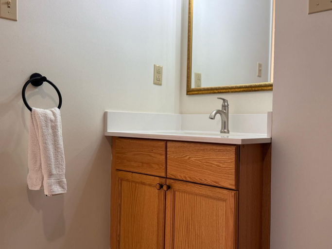 Bathroom 3, Stone Willow Inn, Perth