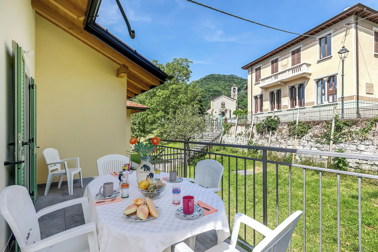 Outdoor dining, Bucaneve Apartment, Varese