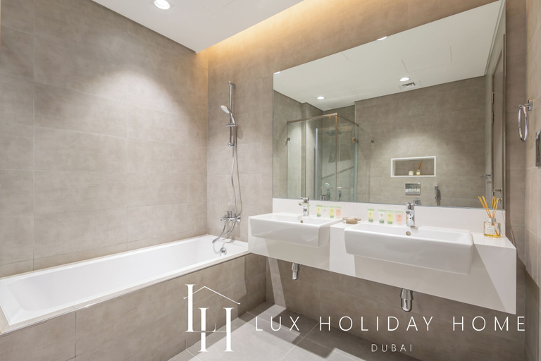 Bathroom 5, LUX | 2BR Lagoon View – District One, 10–15 min Burj Khalifa, Dubai